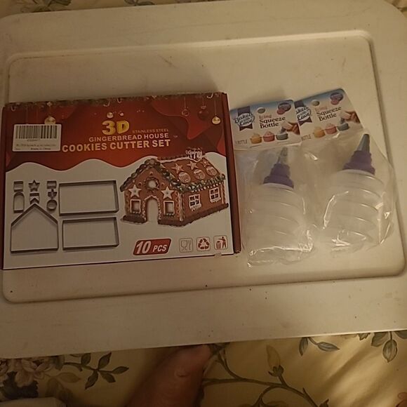 3D Gingerbread House/Cookies Cutters and Accessories - Picture 1 of 6